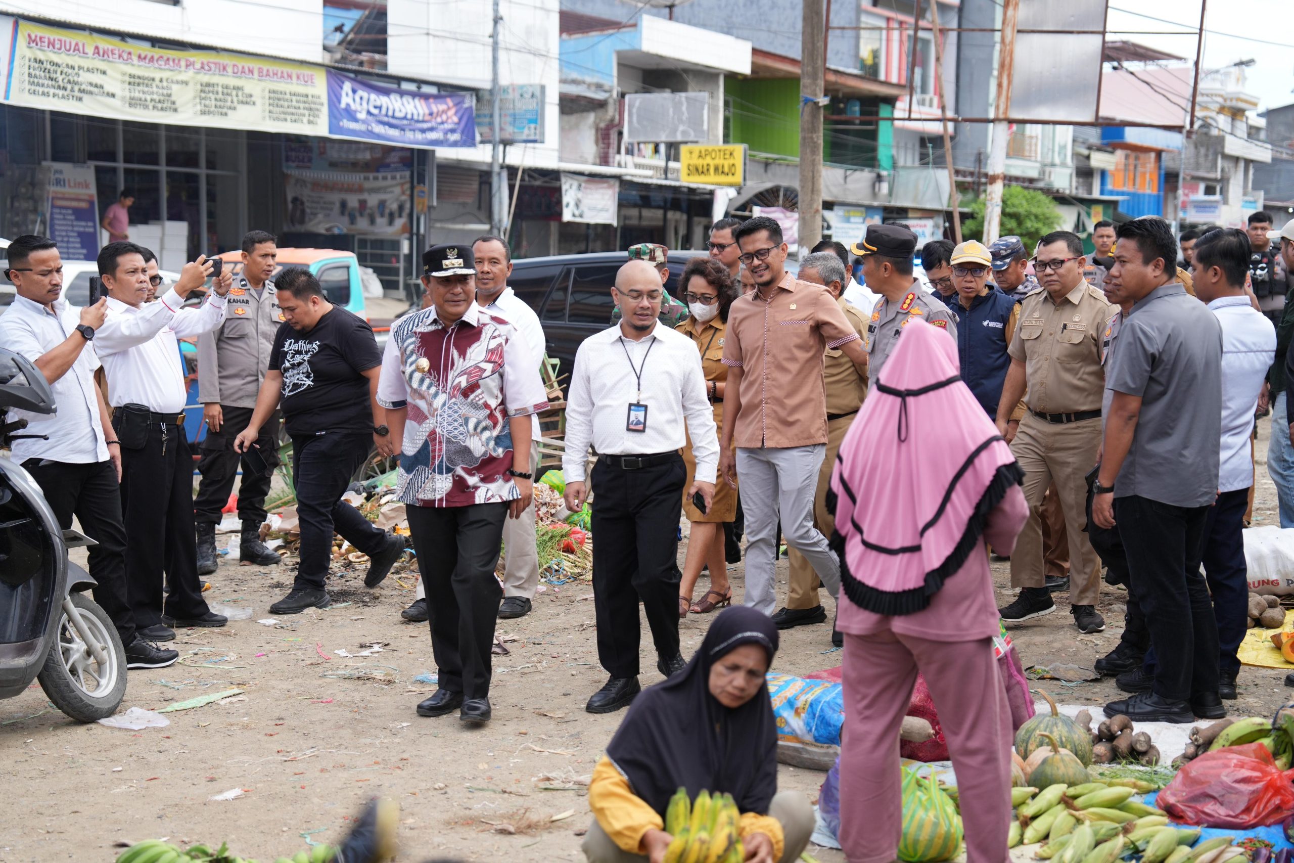 PJ Gubernur Bersama Forkopimda Sulbar Pantau Harga Pangan di Pasar