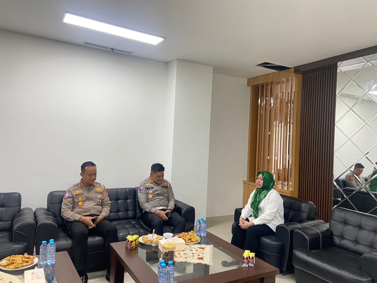 Ketua DPRD Sulbar Amalia Fitri Aras Terima Kunjungan Silaturahmi Dirlantas Kombes Pol Wahid Kurniawan