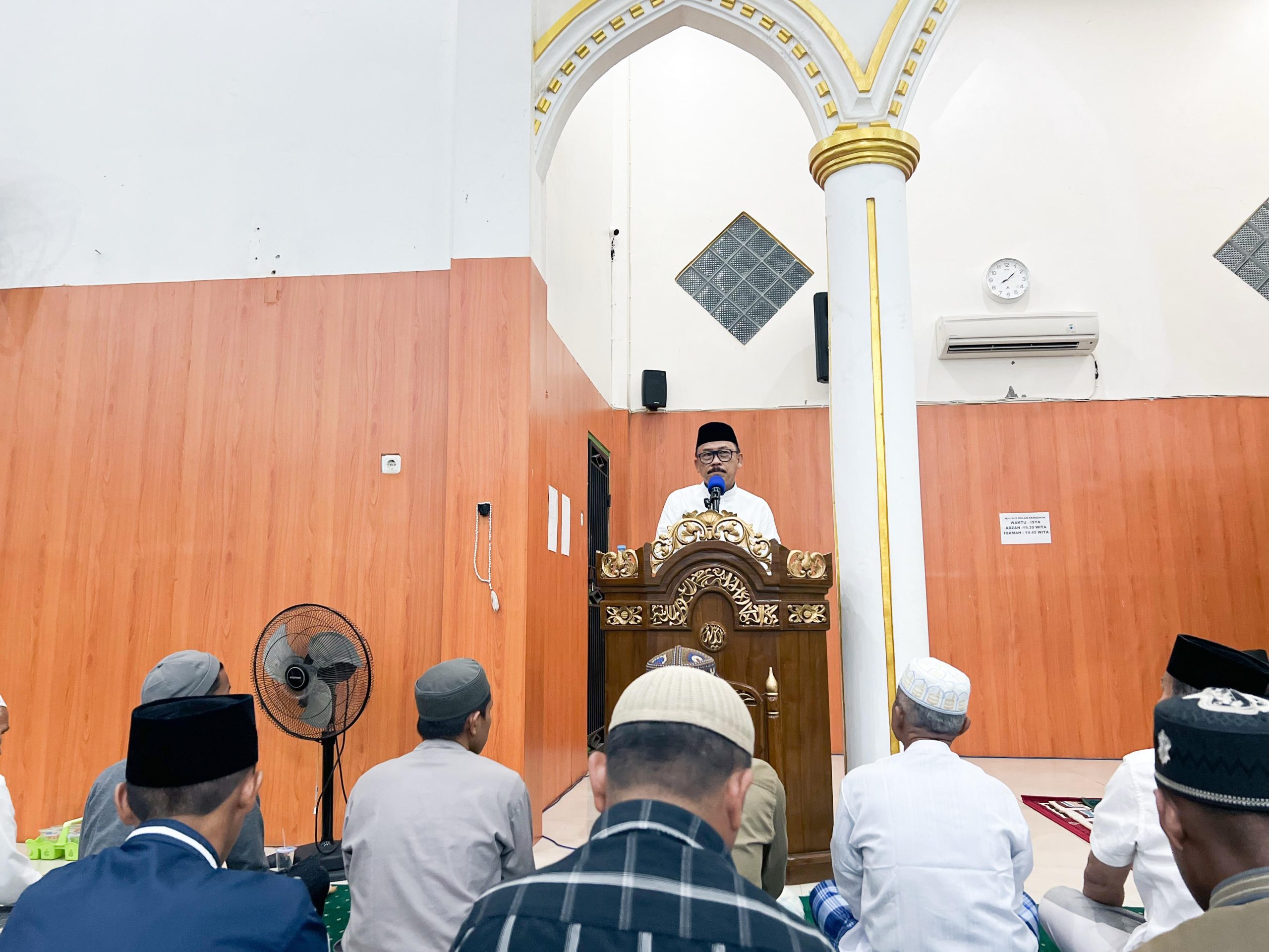 Dihadapan Jamaah Tarawih, SDK Titip Doa Masyarakat untuk Kesehatan dan Keselamatan Memimpin Sulbar 5 Tahun
