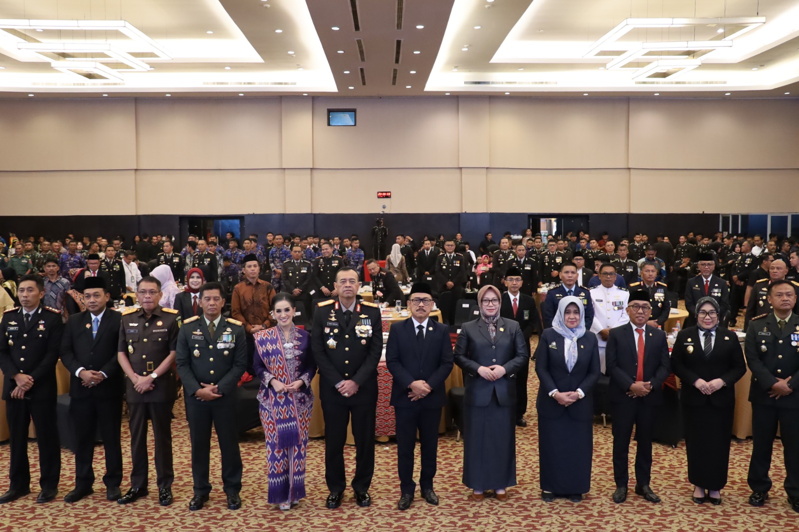 Kemeriahan Syukuran HUT Bhayangkara ke-79 Polda Sulbar Bergemah di Ballroom Hotel Maleo