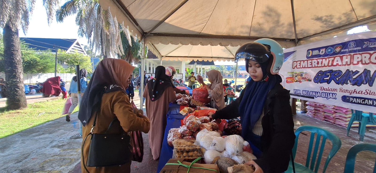 Hari Kedua Pasar Murah Pemprov Sulbar di Lapangan Ahmad Kirang Mamuju, 4 Ton Beras Terjual Habis