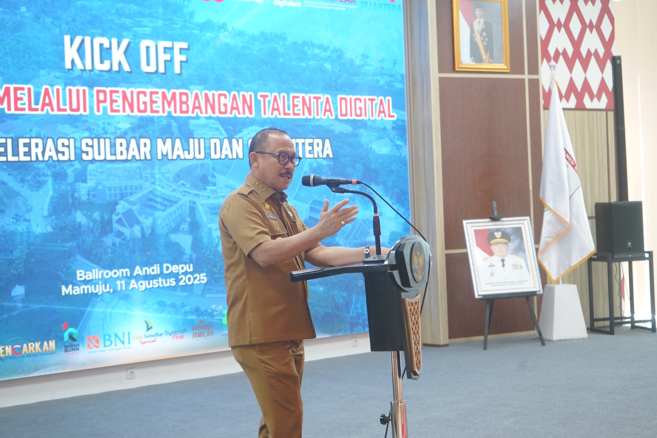 Dengan Nada Bercanda,Gubernur Sulbar Sindir ASN “Lebih Pintar” dari Kecerdasan Buatan
