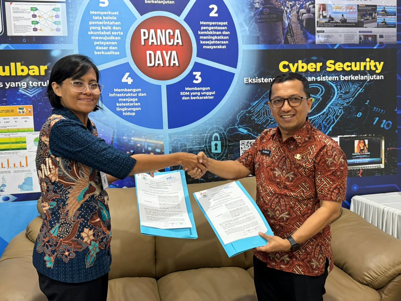Kominfo Sulbar- RRI Teken MoU Perkuat Penyeberluasan Informasi 