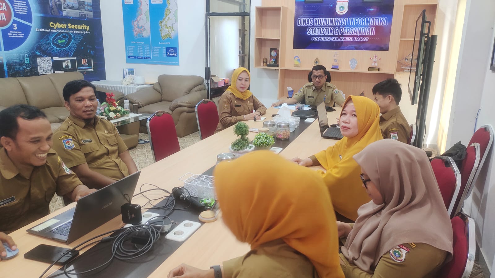 Rapat Perdana di Awal 2026, Tim Pengelola SPBE Dinas Kominfo Sulbar Matangkan Pembagian Tugas dan Peran 