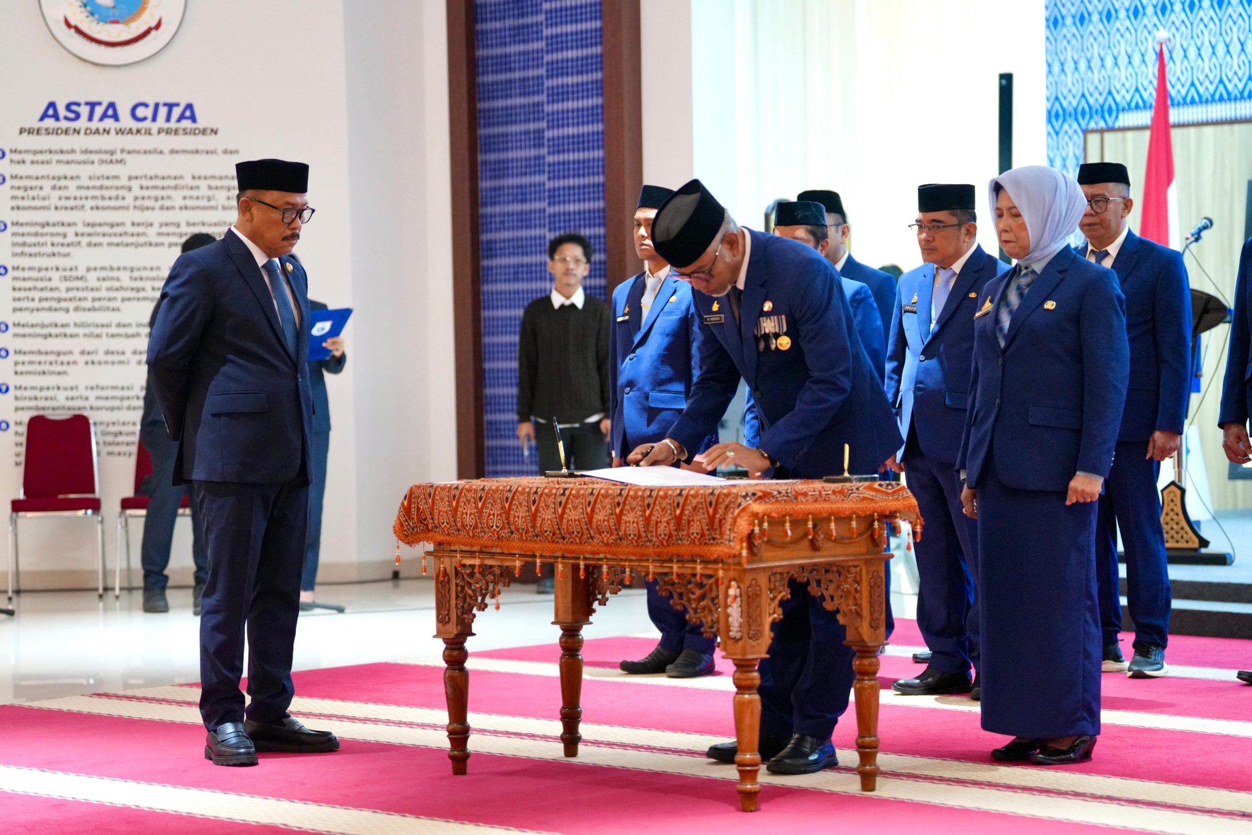 14 Pejabat Pimpinan Tinggi Pratama Sulbar Dilantik, Suhardi Duka: Mutasi dan Promosi untuk Penyegaran Kinerja