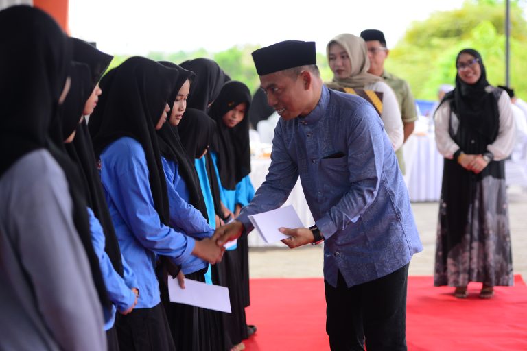 Buka Puasa Bersama, KONI Sulbar Berikan Santunan Kepada Sejumlah Anak Yatim
