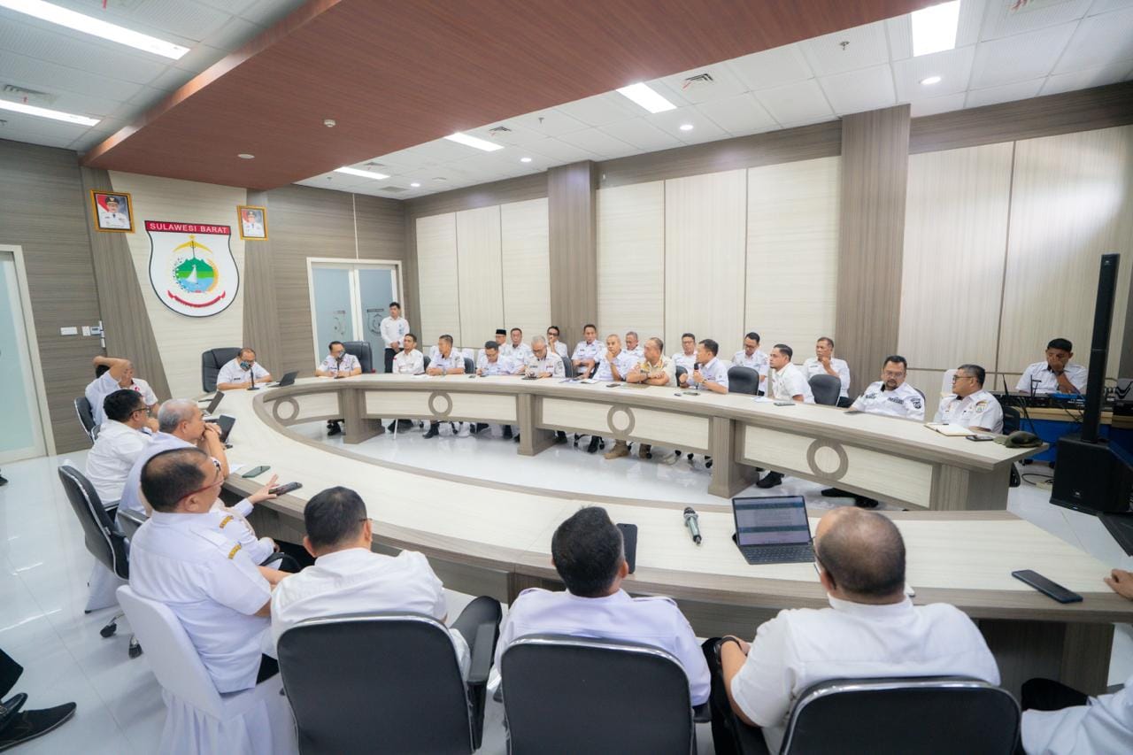 Gubernur Suhardi Duka Tekankan Kerja Keras dan Peningkatan PAD dalam Rapat OPD Sulbar