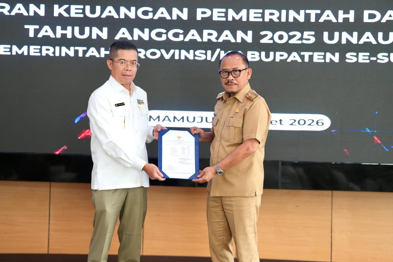 Serahkan LKPD 2025, Gubernur Sulbar Ingatkan Risiko Jika APBD Tak Sesuai Aturan